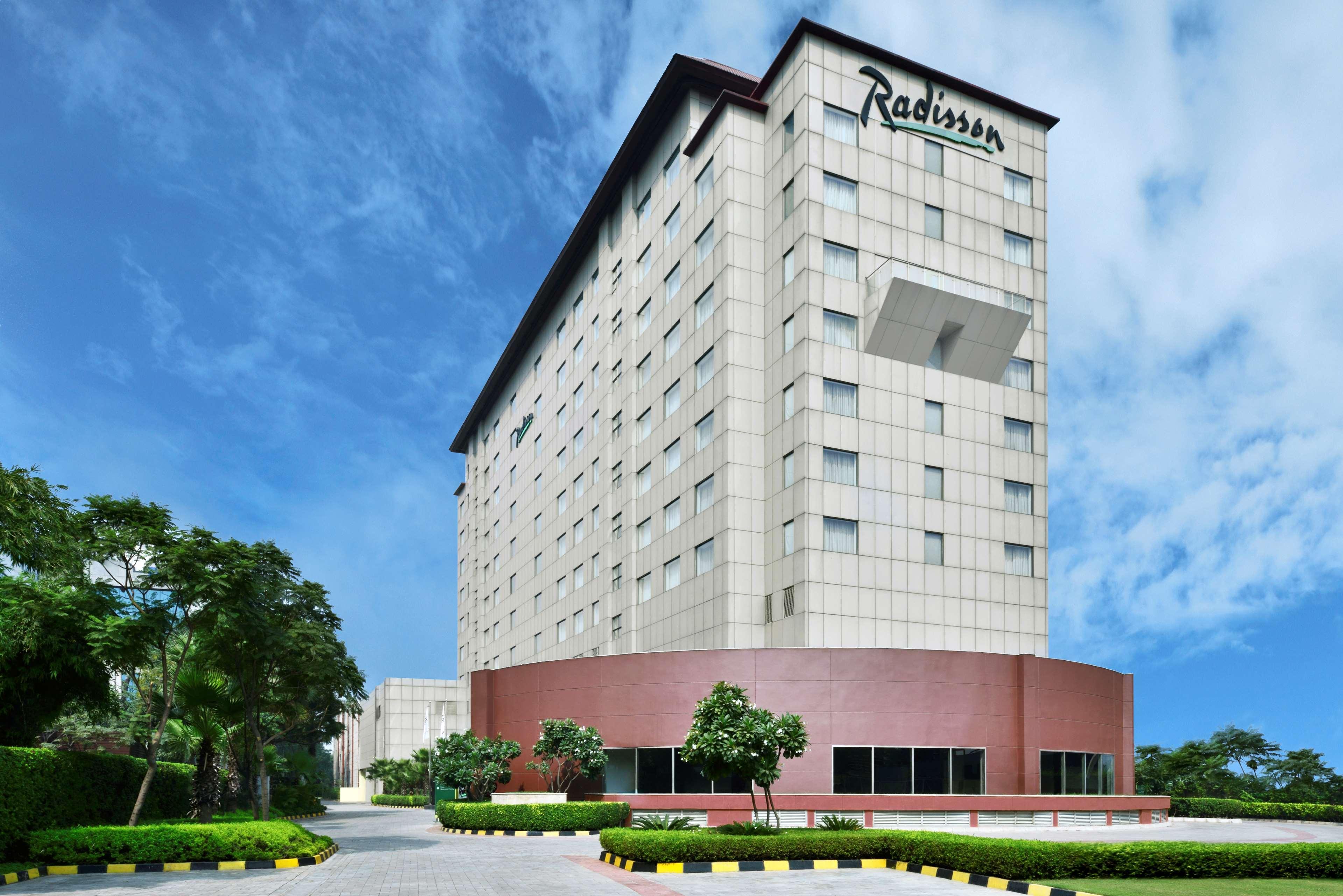 Radisson Gurugram Udyog Vihar Hotel Gurgaon Exterior photo